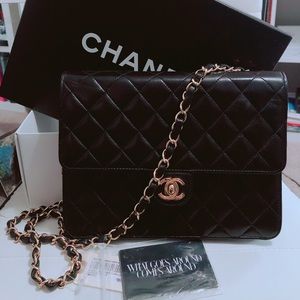 CHANEL black lambskin turnlock EX 9” authentic